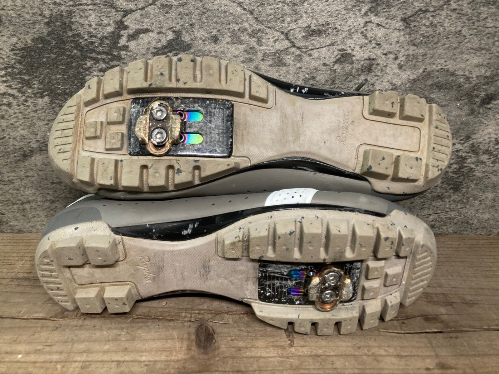 EXPLORE SHOE