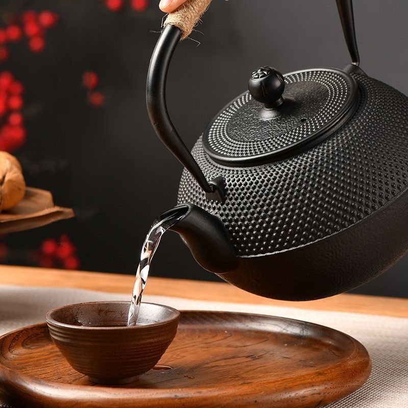 黒の鋳鉄製ドット模様鉄瓶