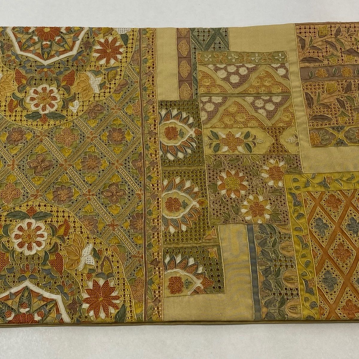 袋帯 逸品 華文 菱 刺繍 黄土色 お太鼓柄 正絹 【中古】 - メルカリ