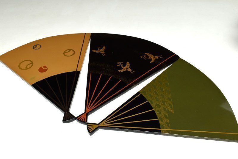 送料無料・30日間返品無料。 蔵A2254a 木製絵替蒔絵末廣型 縁高 扇面弁当箱 五客 共箱 在銘有 条件付き送料無料