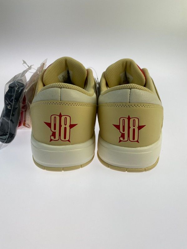 NIKE ナイキFB1300-100
