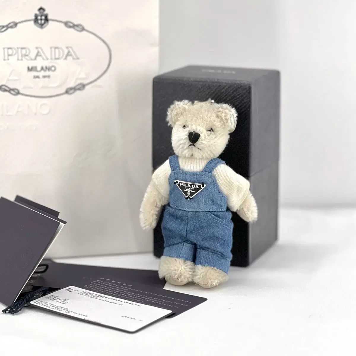美品✨PRADA Teddy トライアングルロゴ テディベア キーホルダー 最新