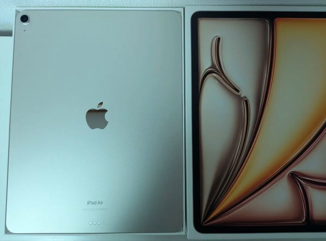 iPad Air (M2) 13インチ 512GB スターライト Wi-Fi 13インチiPad Air（M2）Wi-Fi 512GB - スターライト [整備済製品