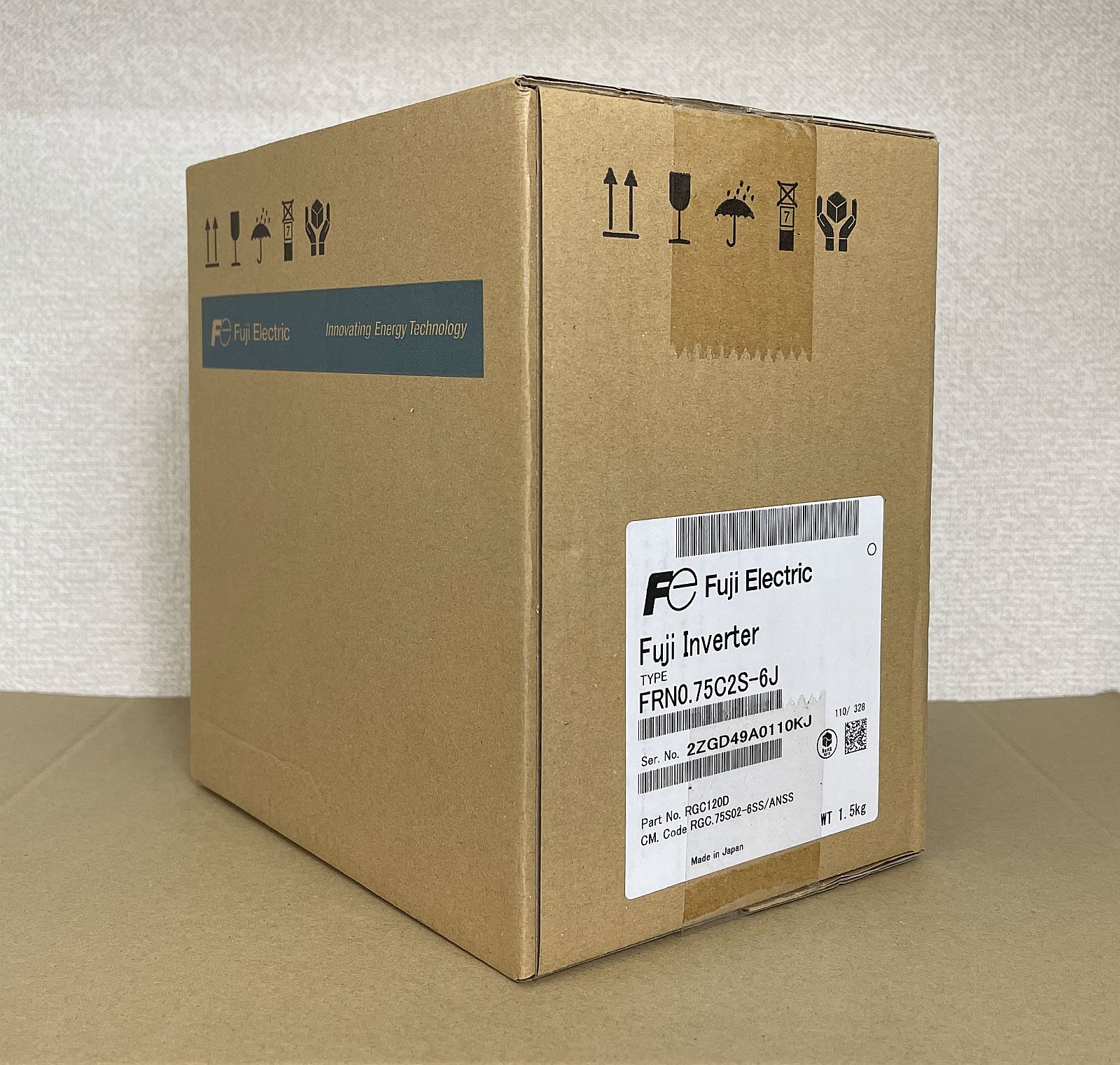富士電機 インバーター FRN0.75C2S-6J