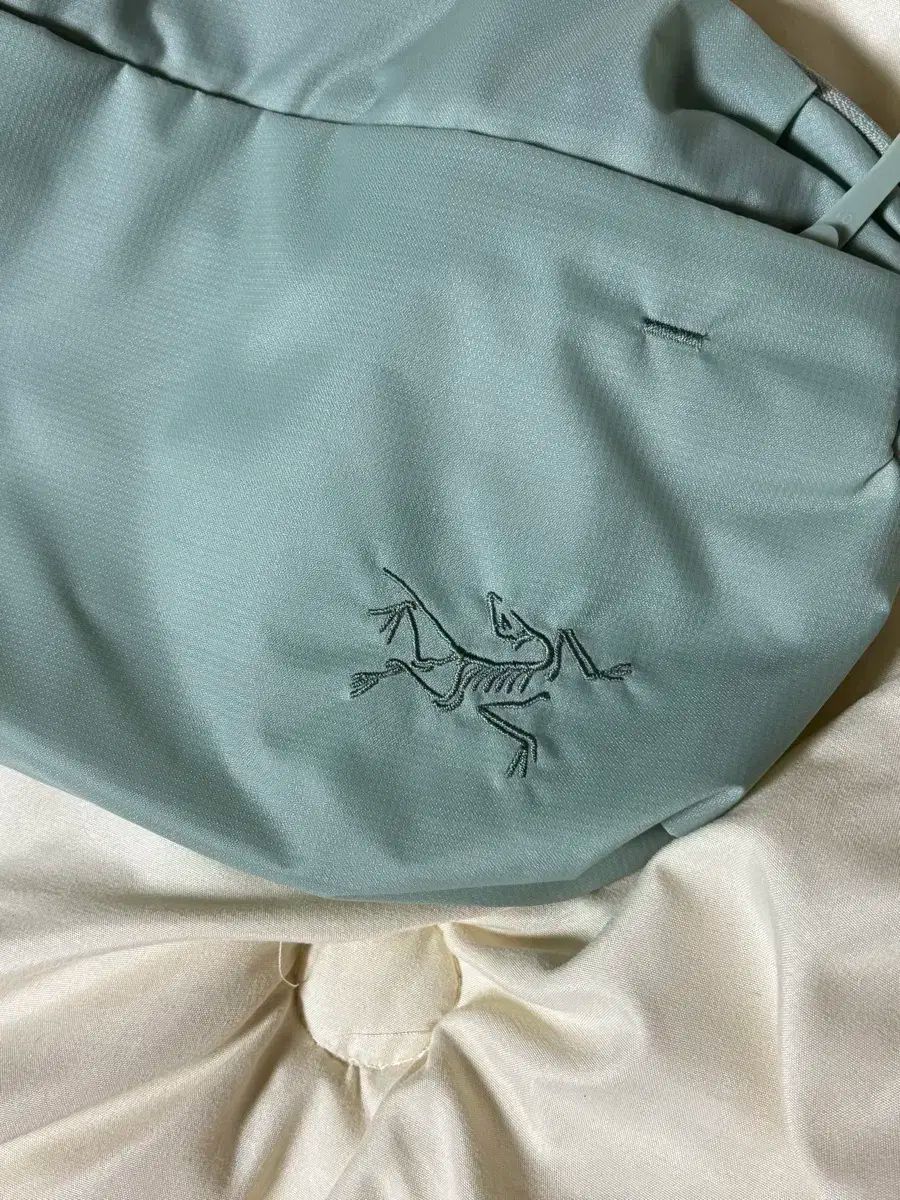 25SS アークテリクス ヒリアド クロスボディーバッグ ストーングリーン ほぼ