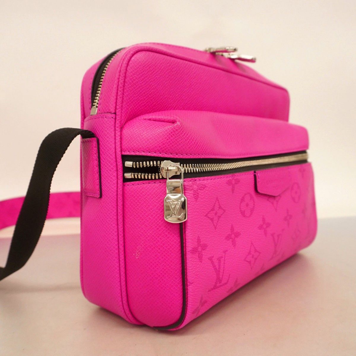 5mc2466 ルイヴィトン ショルダーバッグ タイガラマ アウトドア メッセンジャーPM M30765 フューシャ メンズ
