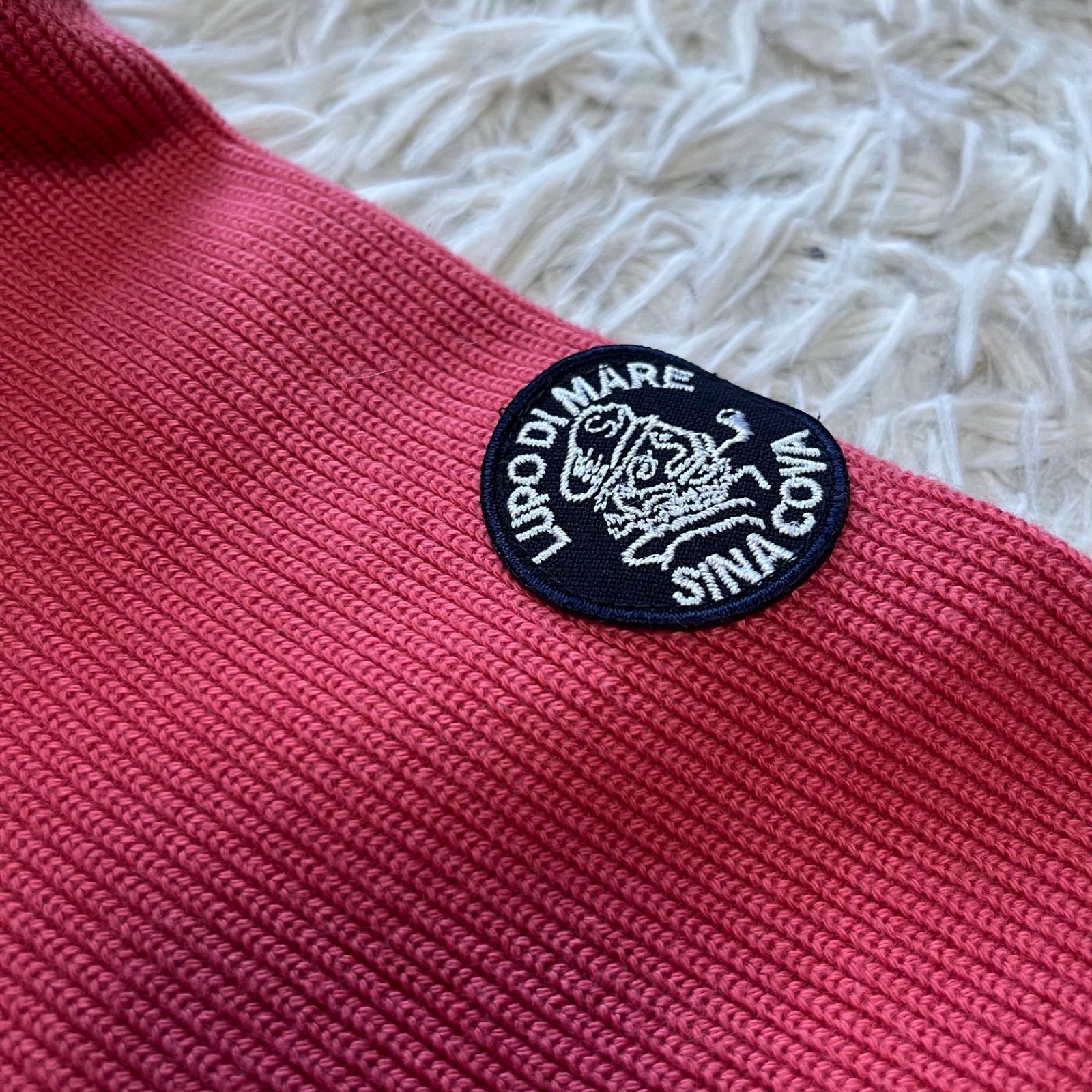 【極美品】SINA COVA 重ね着風ニットワッペン刺繍　ハイネック（Ｌ） 極美品】SINA COVA 重ね着風ニットワッペン刺繍 ハイネック（L