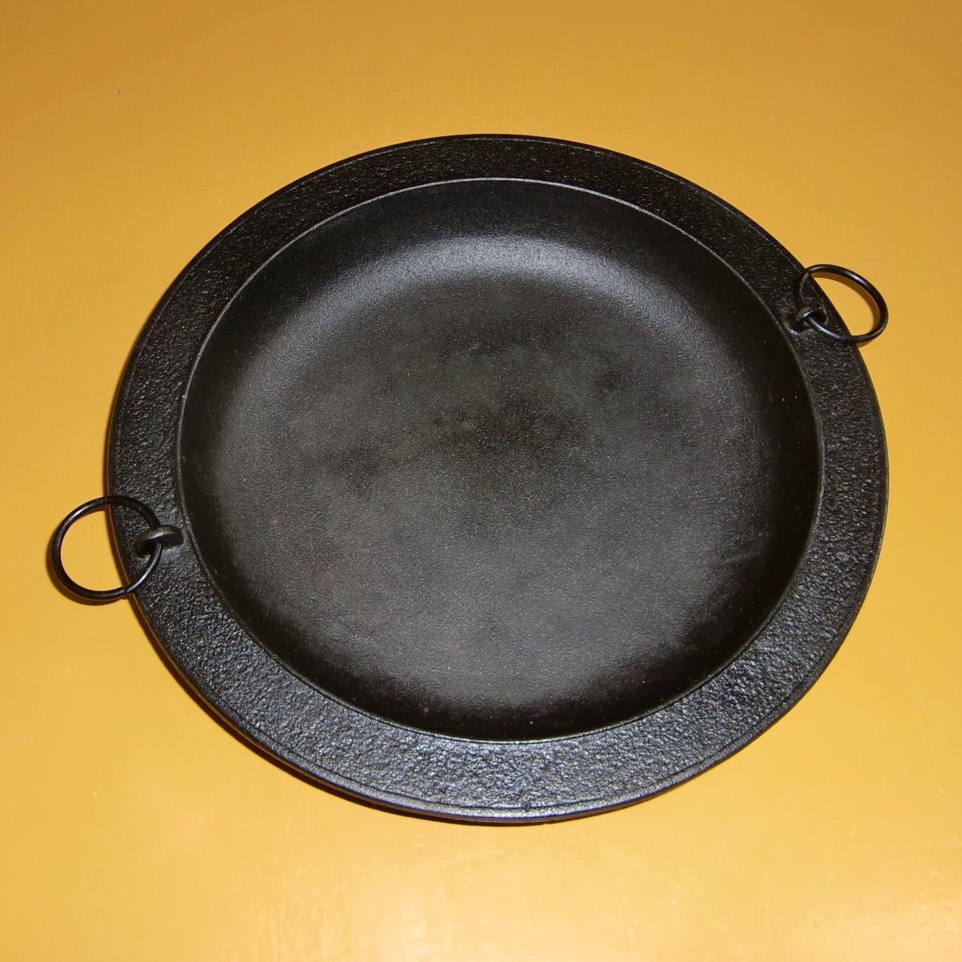 早い者勝‼️可愛い鉄鍋です すき焼き鍋 内径23cm 南部鉄器 鋳鉄 鉄鋳物 - メルカリ