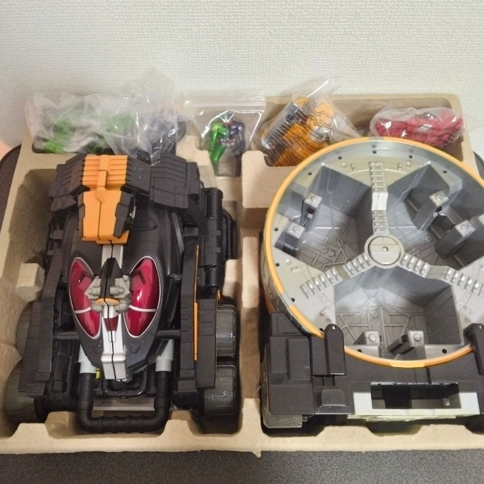仮面ライダーW 回転換装ベース DX リボルギャリー - メルカリ