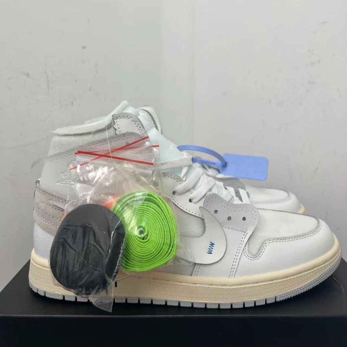 新品未使用ナイキ OFF-WHITE x Jordan Air Jordan 1 High White ten tenスニーカー