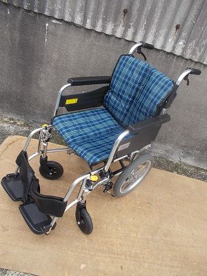 送料無料 一部地域を除く 介助式車椅子スキット SKT-2 TS-25-1020-04