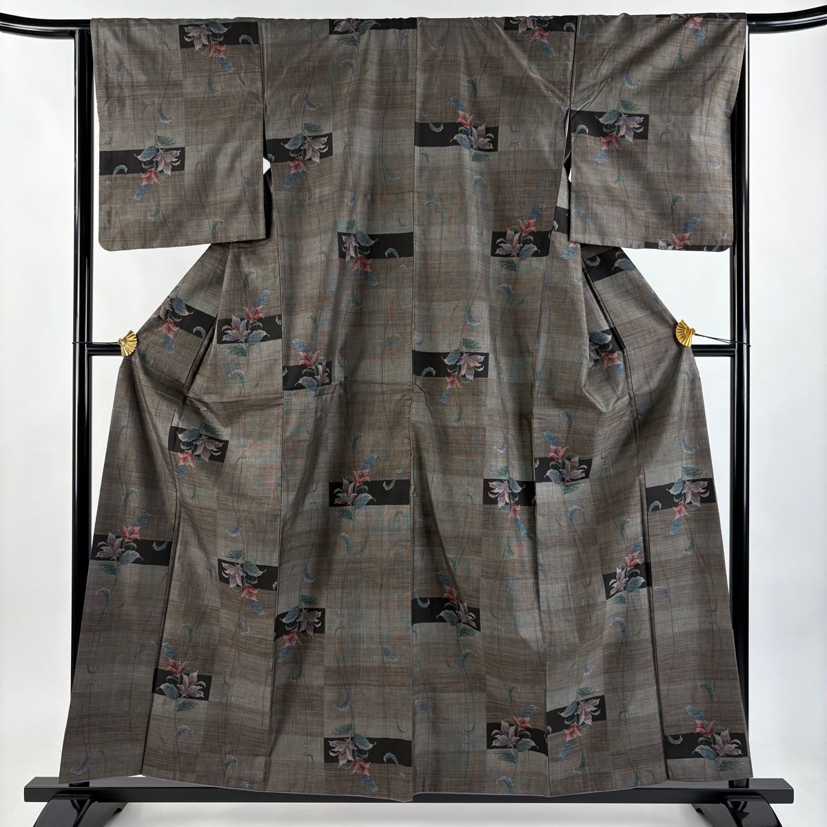 紬 身丈158cm 裄丈65cm M 袷 草花 変わり市松 焦茶色 正絹 名品