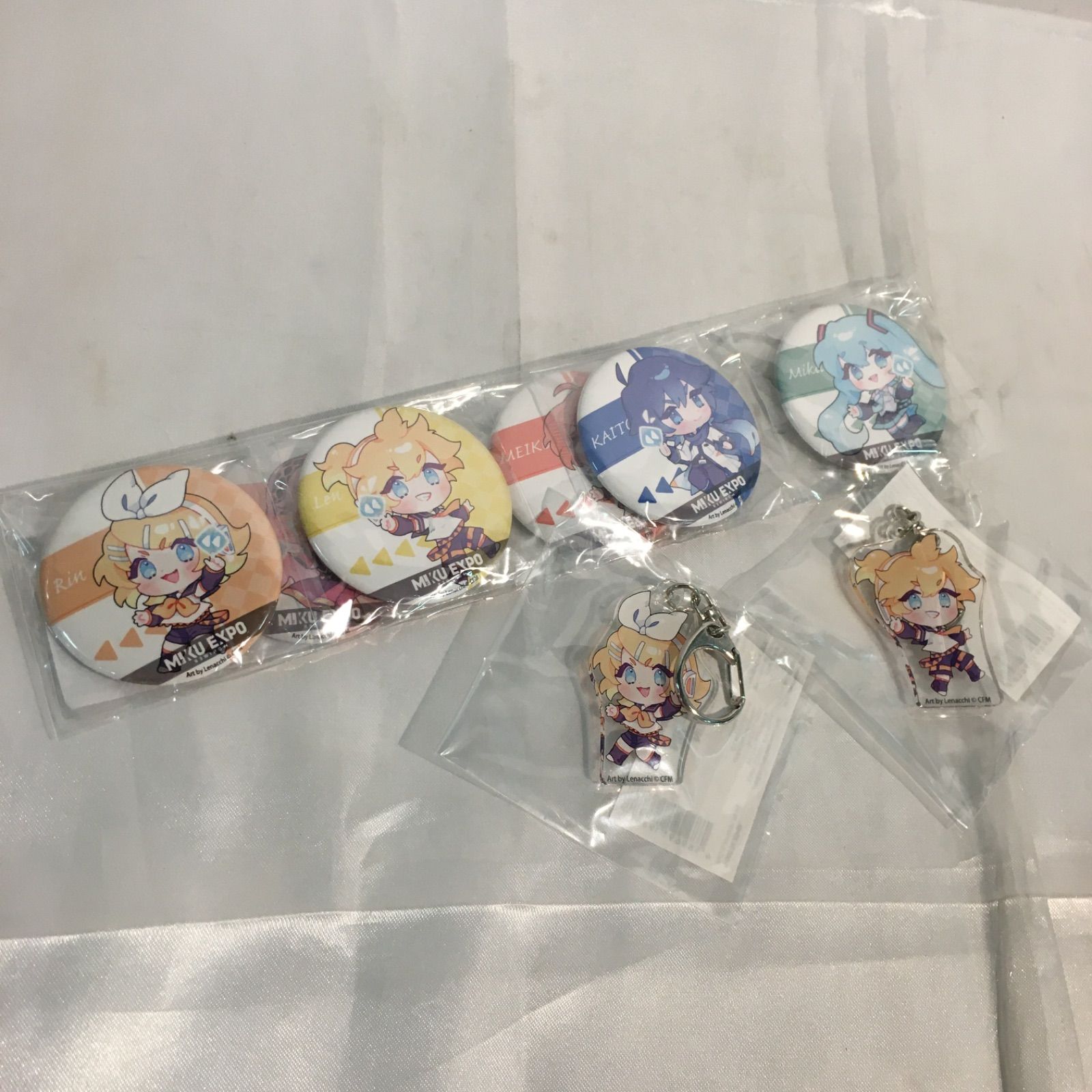HATSUNE MIKU EXPO Rewind 缶バッジ6種 × アクリルキーホルダー2