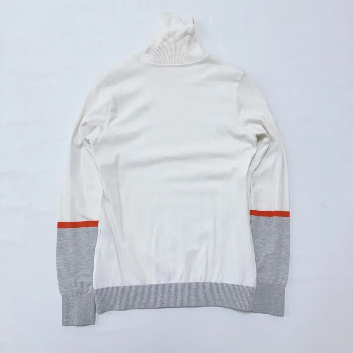 タートルネックニット