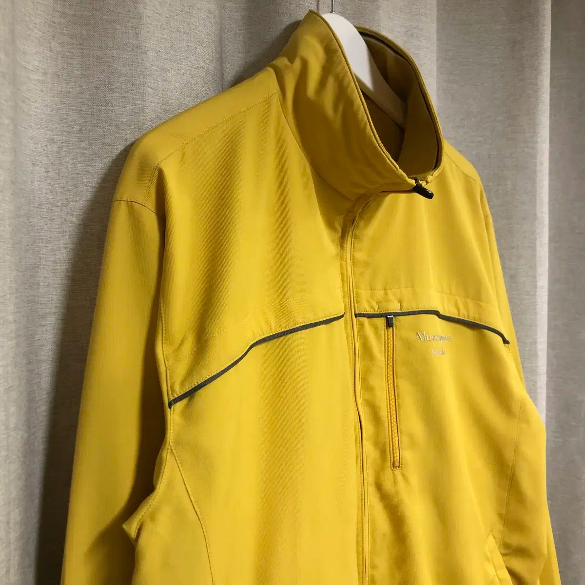 MUNSINGWEAR(マンシングウェア) 黄色 ウインドブレーカー