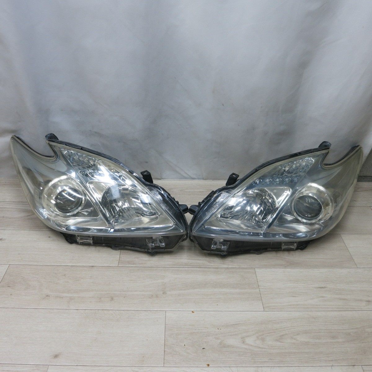 トヨタ プリウス 30 純正ヘッドライト左右セット 送料込み 送料無料