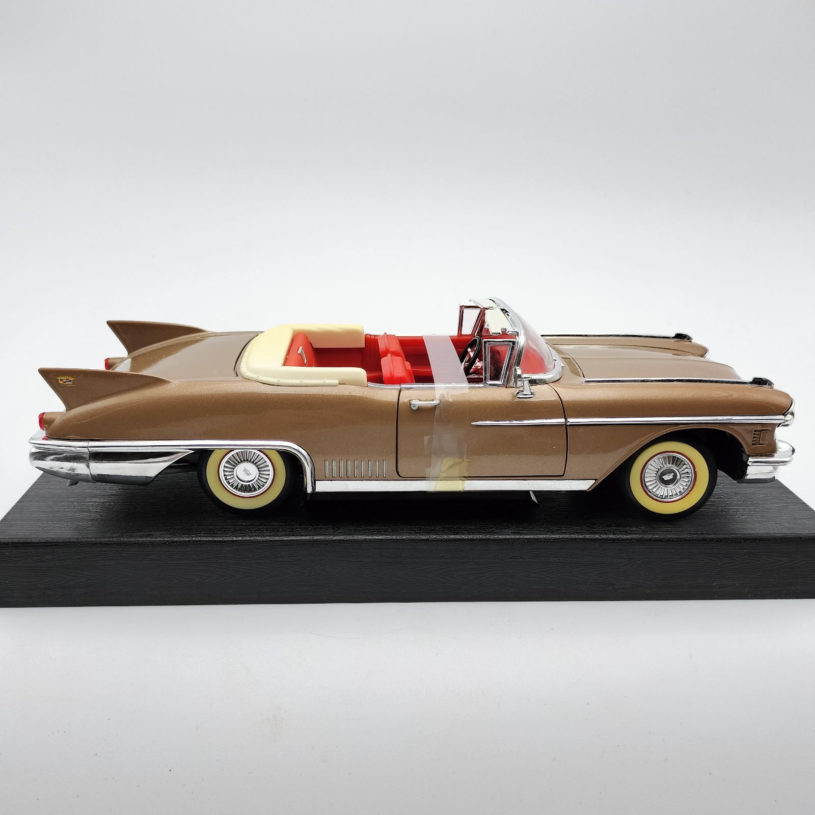 Road Legends】1958 キャデラック エルドラド ビアリッツ 1/18 ダイ