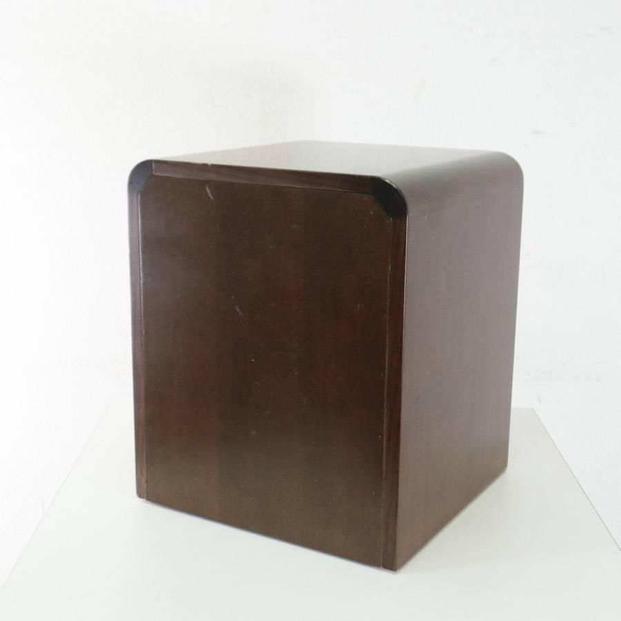 ナイトテーブル