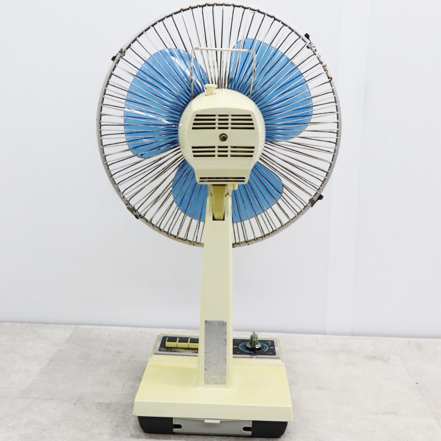▽1970年代 レトロ 古民家 ｜卓上扇 扇風機 3枚羽｜SANYO