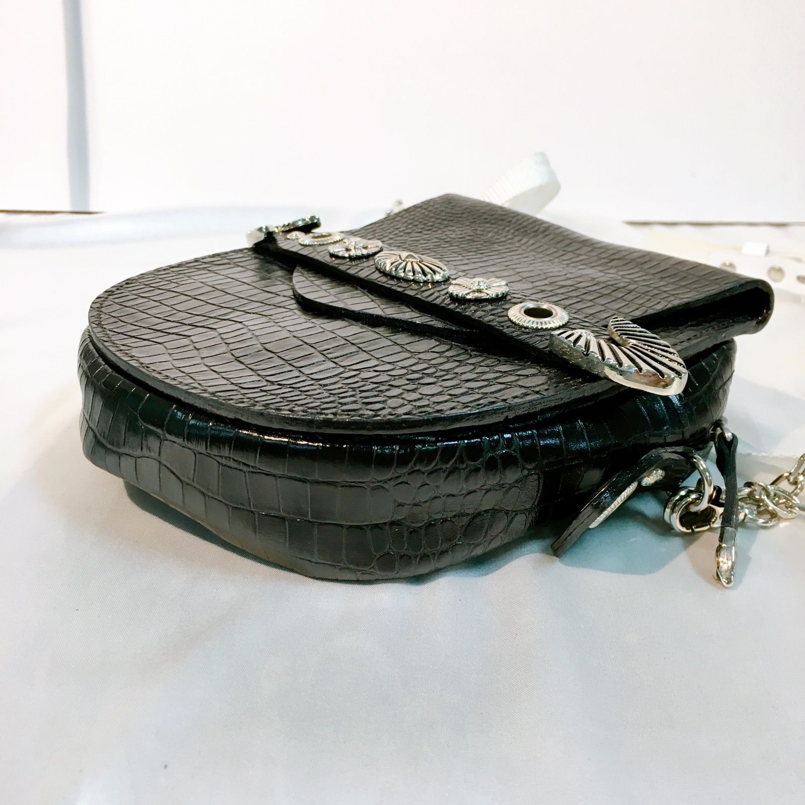 美品】 TOGA PULLA ショルダーバッグ メタル コンチョ クロコ型押し 黒