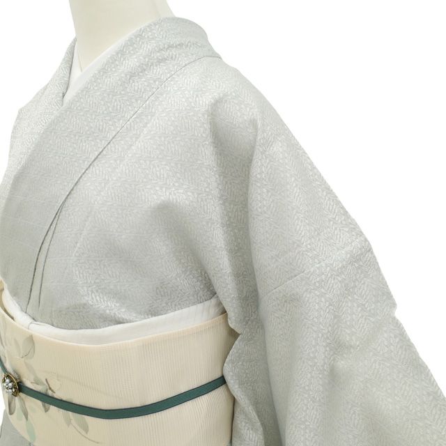 ライトグレー地 瑞祥松菱文