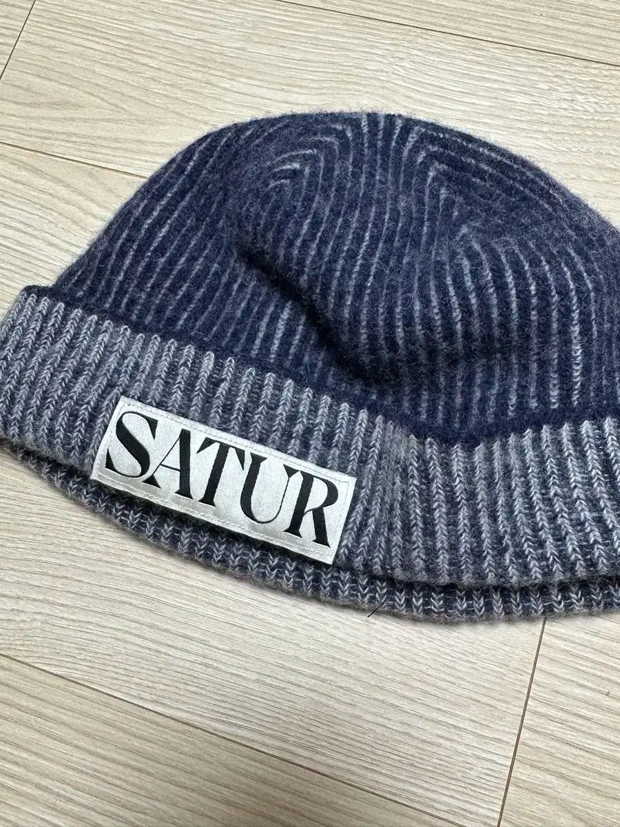 SATUR ロゴワッペン ビーニー SATUR セター ロゴ ビーニー - メルカリ