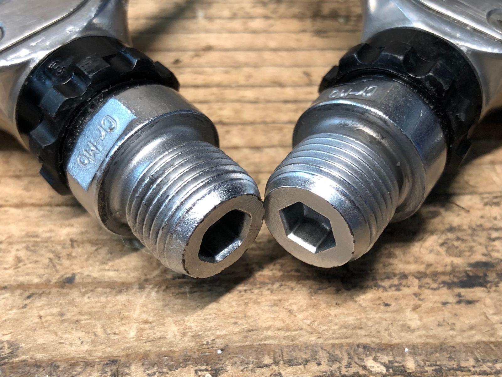 JF944 シマノ SHIMANO 105 PD-5700 ビンディングペダル SPD-SL
