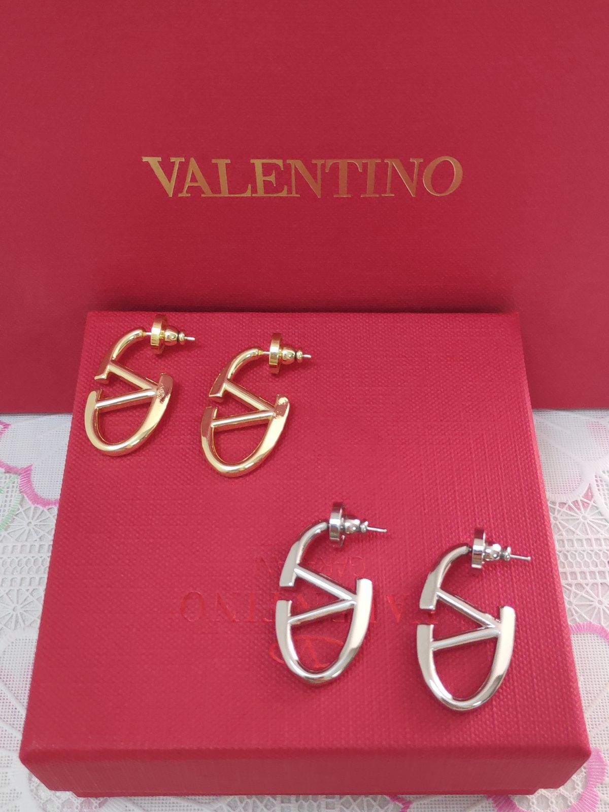 ヴァレンティノ✨VALENTINO ピアス Vロゴ ボールドエディション