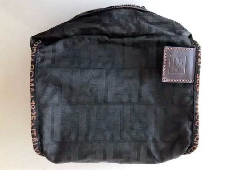 FENDI フェンディ ズッカ柄 バッグ 未使用 新品 - メルカリ FENDI フェンディ ズッカ柄 バッグ 未使用 新品 - メルカリ