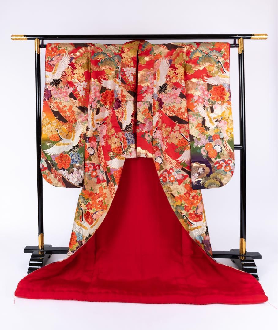 50%OFF! 125,000円→62,500円】花嫁色打掛け 赤.金.紫色/金刺繍 金鶴 