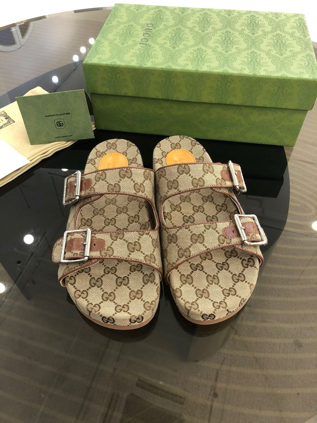 新品同様 GUCCI グッチ ストラップ付 スライドサンダル - メルカリ