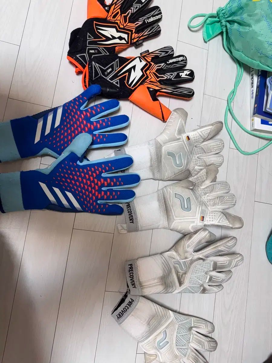 早い者勝ち！キーパーグローブ ナイキ プーマ 4セットまとめ売り 早い