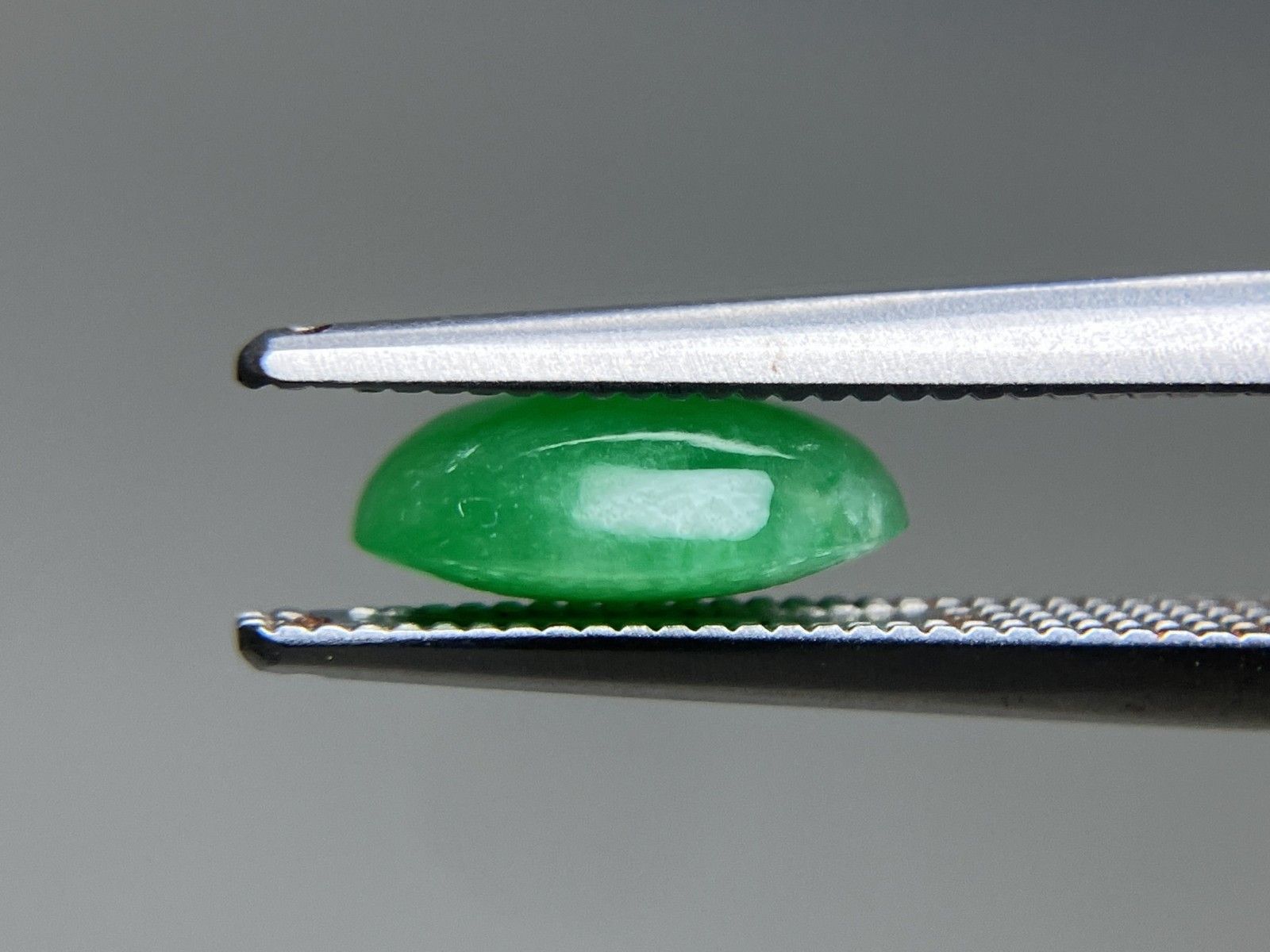 翡翠出品です。 ひすい（ヒスイ 翡翠） 天然 1.977ct 宝石ソーティング付き 8.8