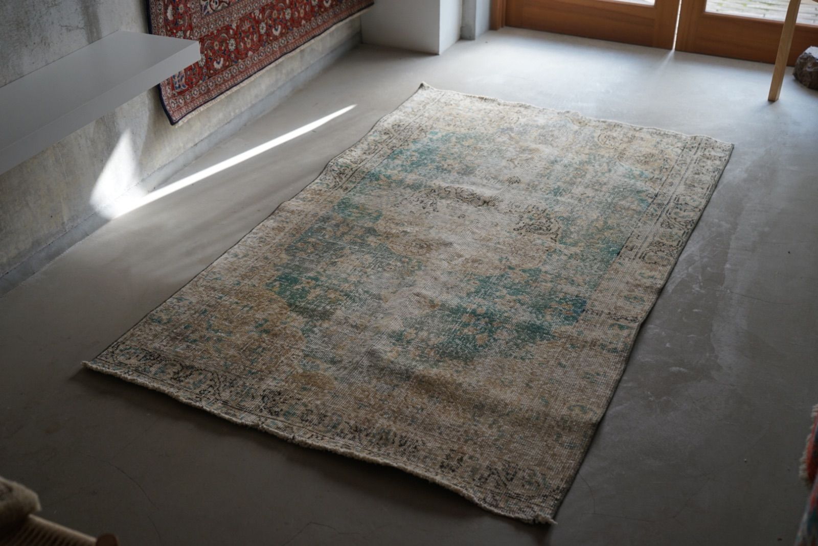 トルコヴィンテージラグ A82 大判 ダークターコイズブルー オーバー