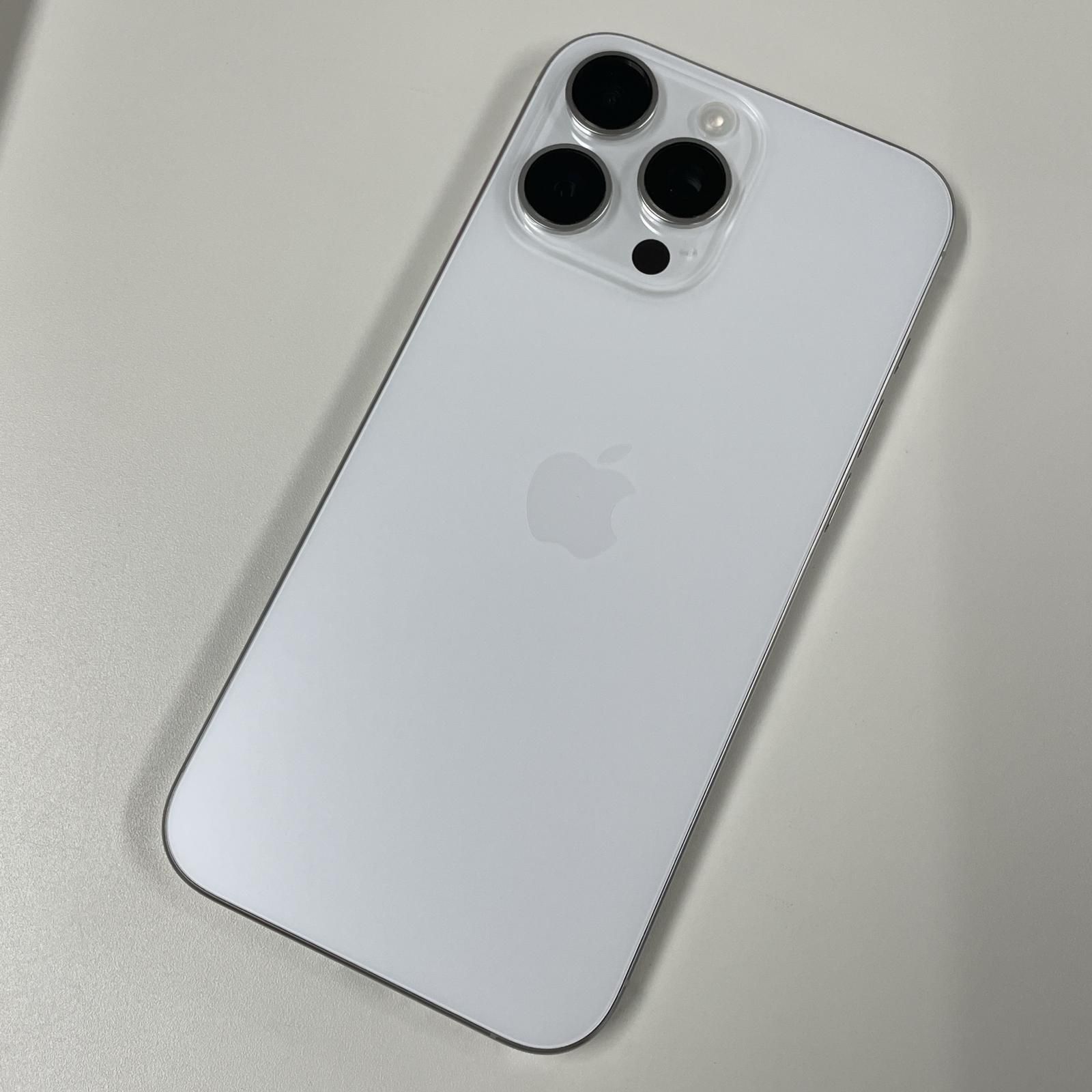 au iPhone 16 Pro Max 256GB ホワイトチタニウム - メルカリ