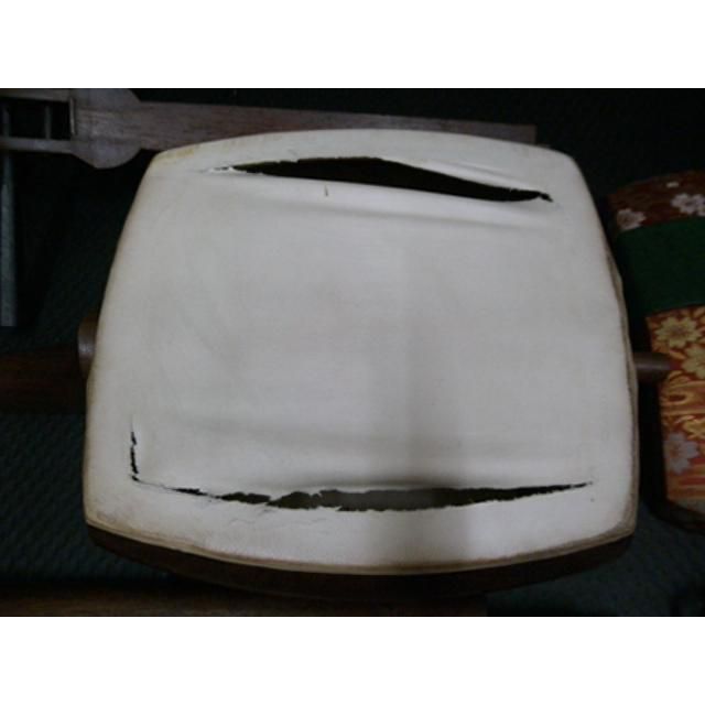 ジャンク品　三味線　両面　皮　破れ有り ジャンク品 詳細不明 三味線 破れあり ② - メルカリ