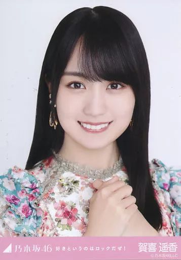 生写真(乃木坂46)/アイドル/乃木坂46　賀喜遥香/バストアップ・ホログラム仕様/スーパーレア/「君に叱られた」乃木コレ ランダム生写真 駿河屋 -<中古>賀喜遥香/バストアップ・11thBDライブ衣装