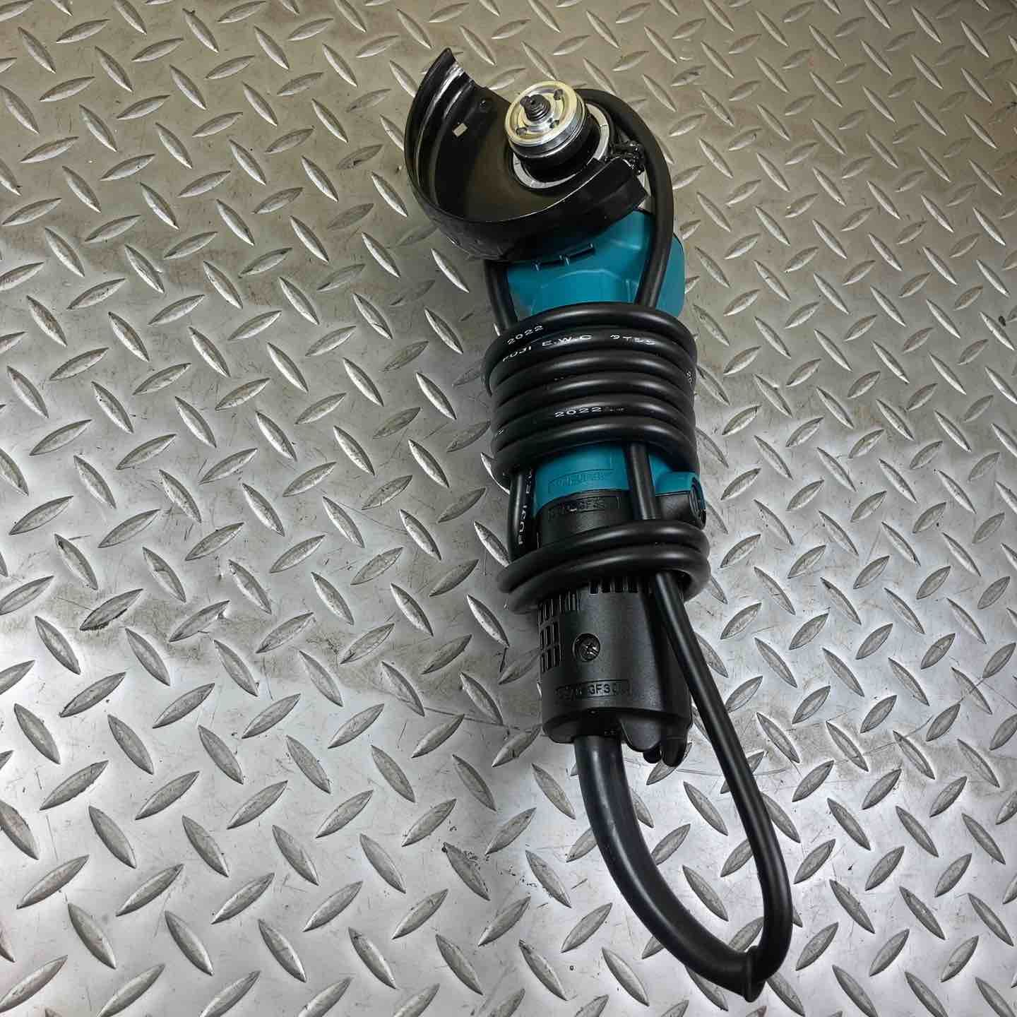 マキタ makita ディスクグラインダ 低速高トルク ブレーキ付 100mm 9533BLA 川崎店