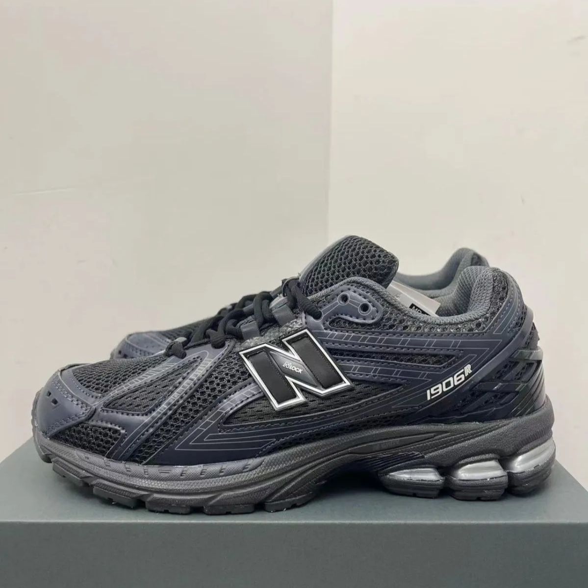 新品未使用 ニューバランス New Balance NB 1906R スニーカー