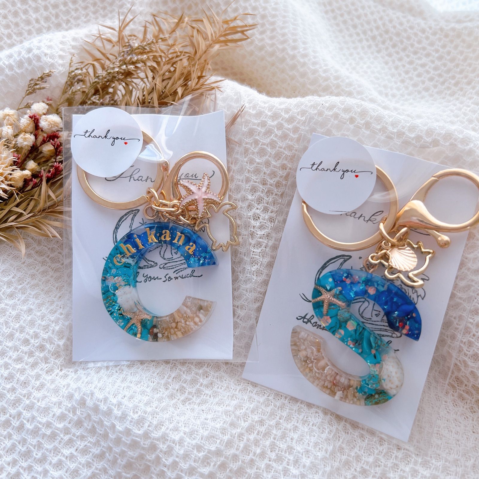 オリジナル.*・゜天然石イニシャルキーホルダー セミオーダーレジンドロップと天然石のキーホルダー　キーリング　イニシャルチャーム付