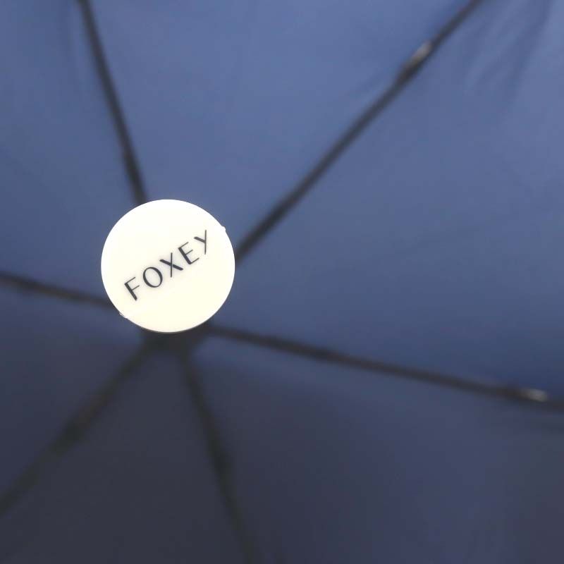 未使用　FOXEY フォクシー　傘ネイビー　軽量 フォクシー FOXEY 傘 折り畳み傘 雨傘 ロゴ アンブレラ 紺