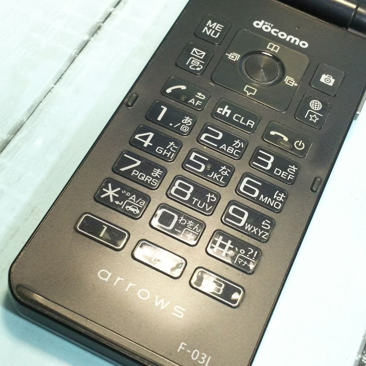 送料無料】docomo arrows 富士通 ケータイ F-03L ブラック 本体 白ロム SIMロック解除済み SIMフリー 088745 -  メルカリ