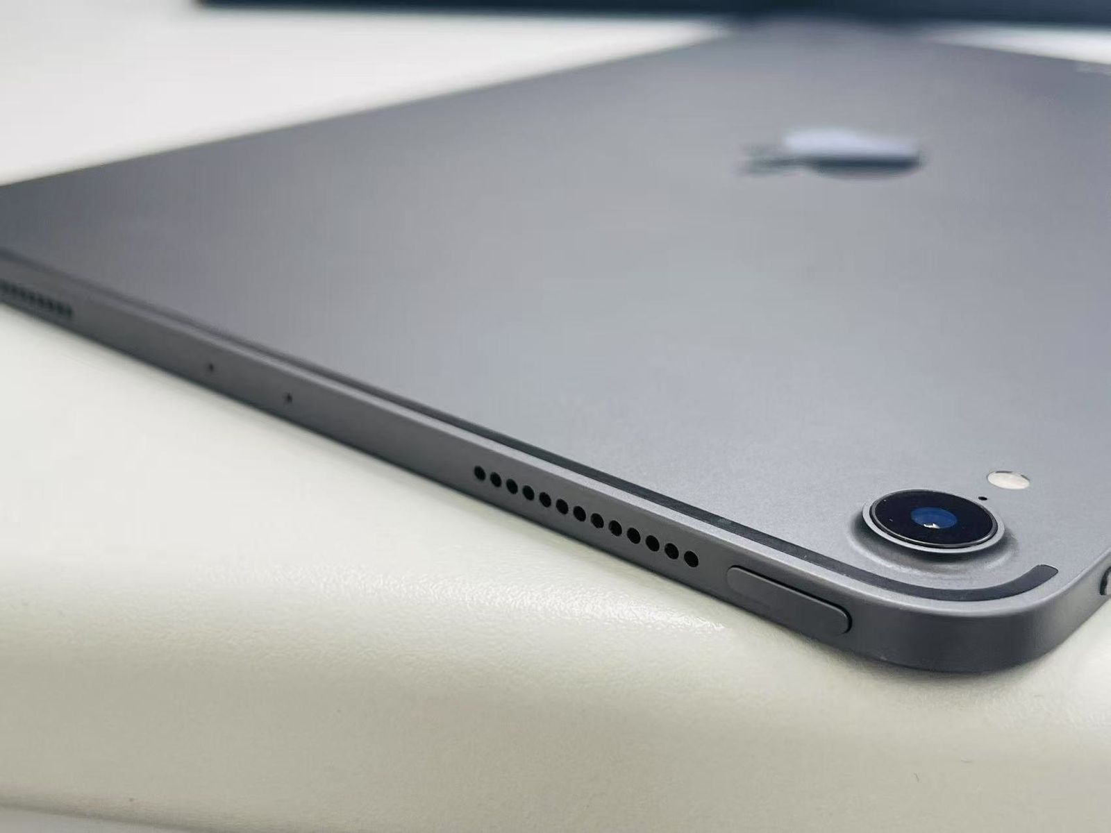 iPad Pro 11インチ Wi-Fi スペースグレー A1980訳あり 11インチiPad Pro Wi-Fi 1TB - スペースグレイ [整備済製品
