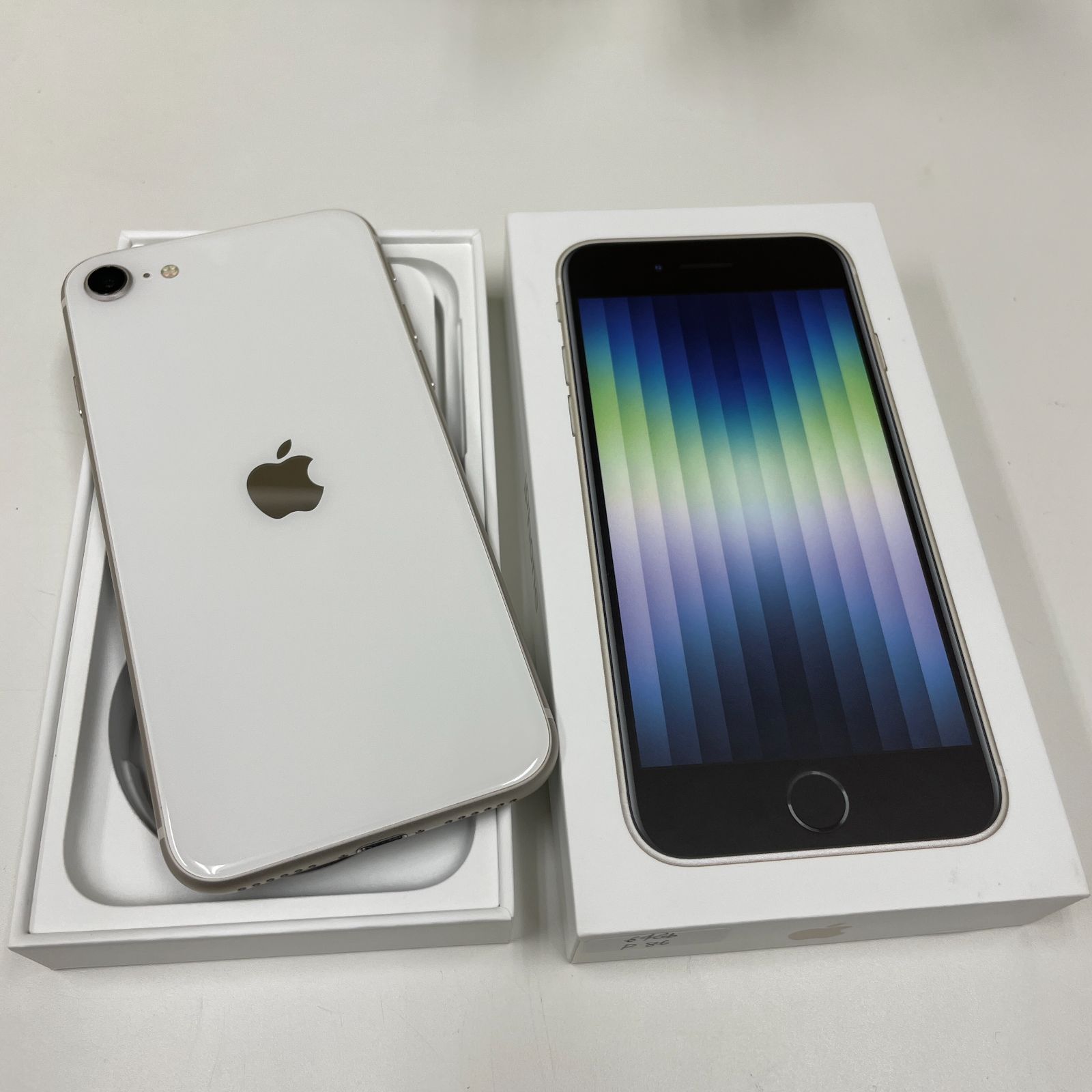 iPhone SE3 64GB ホワイト Apple SIMフリー 送料無料 - メルカリ