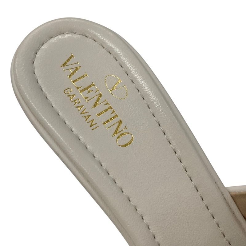 ヴァレンティノ ローマンスタッズ レザー サンダル アイボリー 新品 38.5 VALENTINOローマンスタッズ アイボリー サンダル