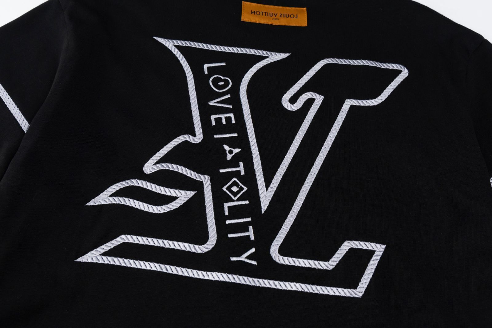 【極美品】ルイヴィトン☆ 両面刺繍 花柄 筆記体ロゴ入りオープンカラーシャツ. 今日特価】Louis Vuitton/LV ルイヴィトン 25SS 刺繍ロゴ T