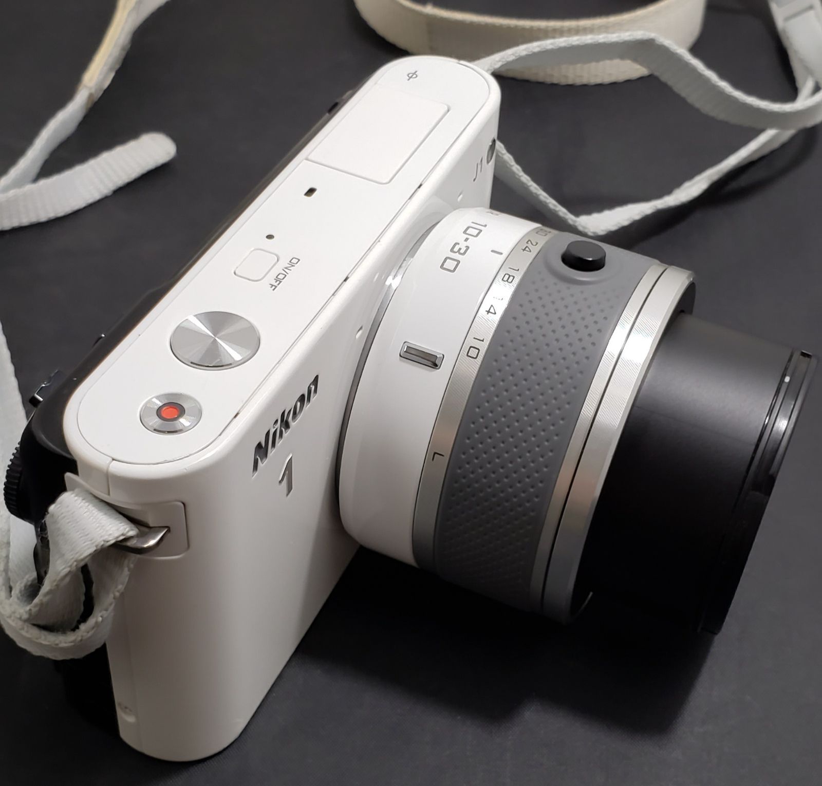 Nikon ニコン J1 ミラーレス一眼カメラ ダブルズームキット