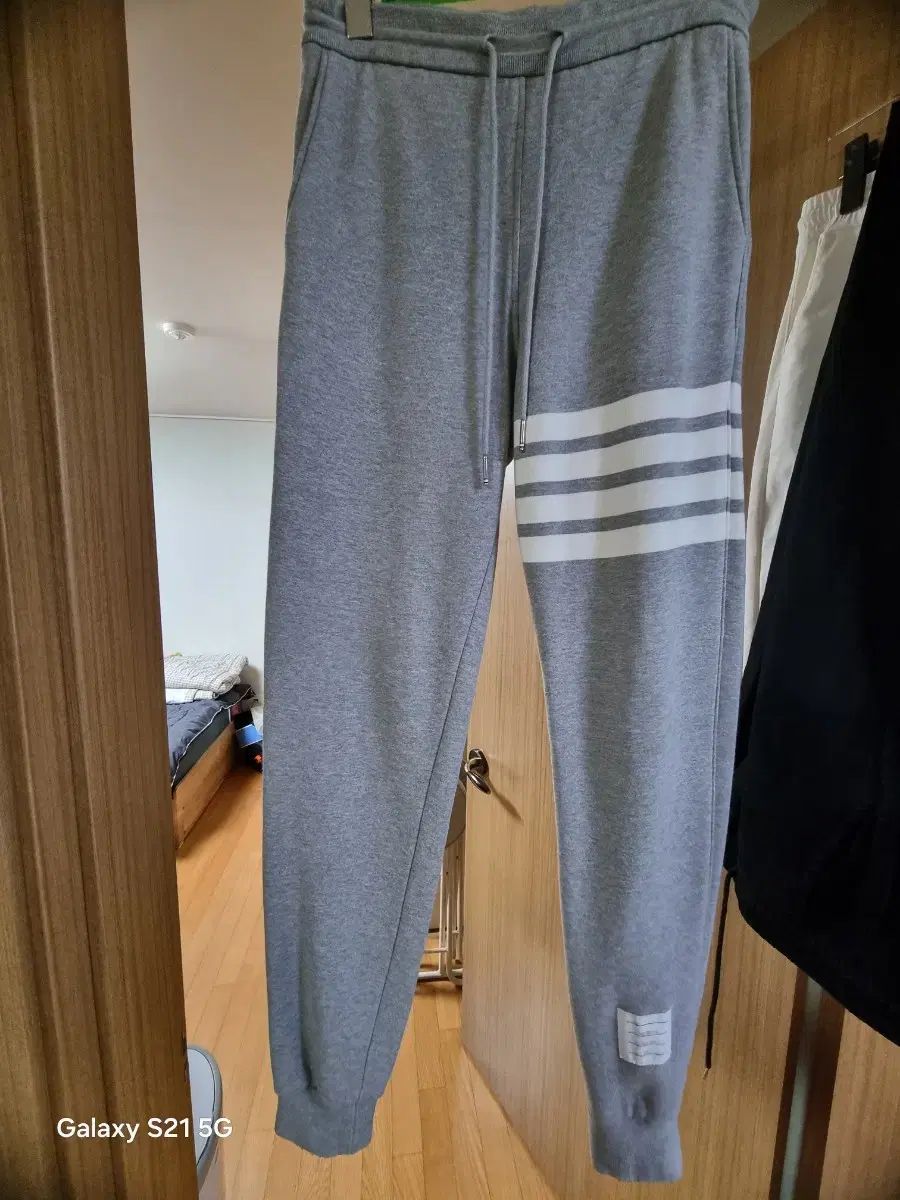 トムブラウン　4BAR ジョガーパンツ　サイズ0 トムブラウン 4BAR ジョガーパンツ サイズ0 トムブラウン 4barトラック