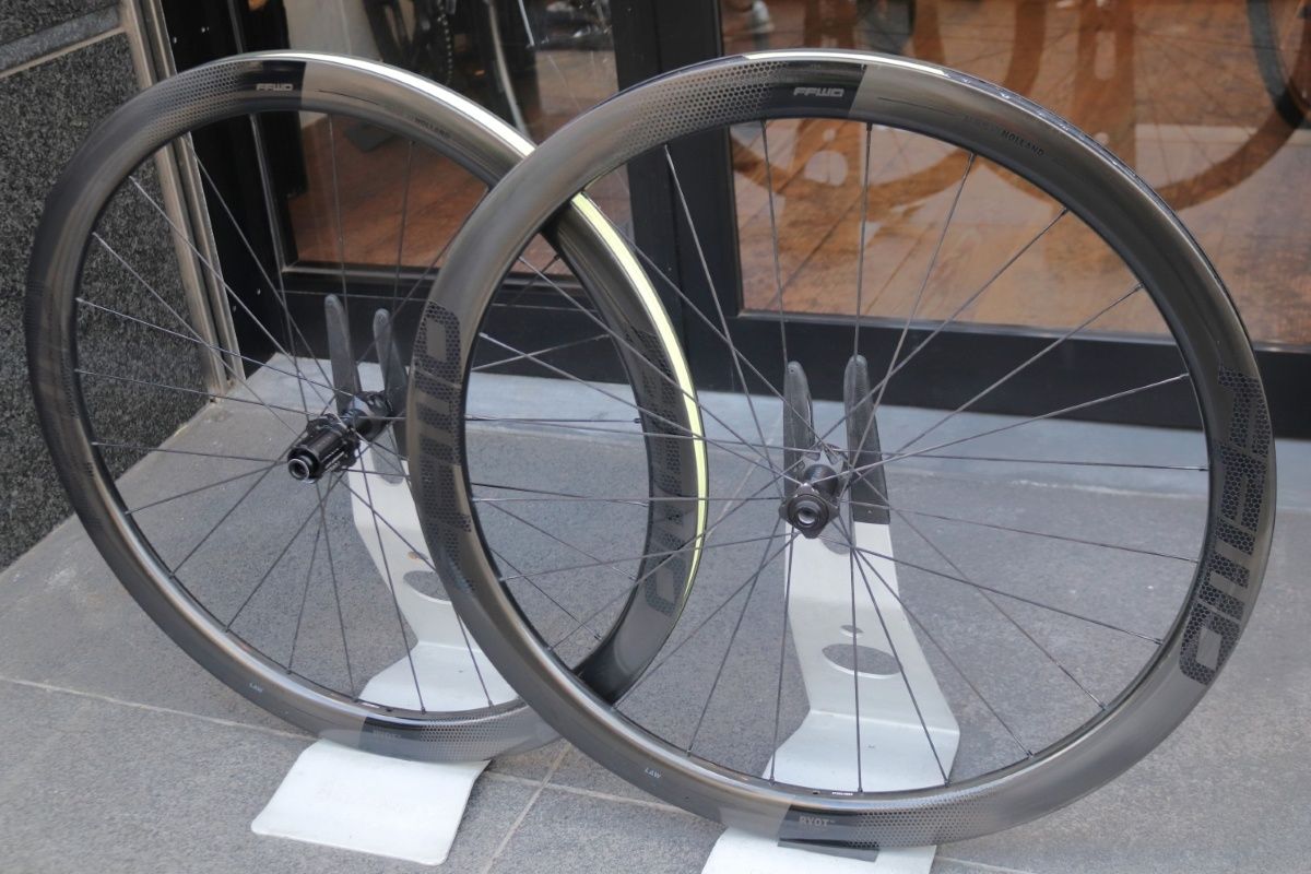 ファストフォワード FFWD RYOT 44 DISC カーボン ディスク 