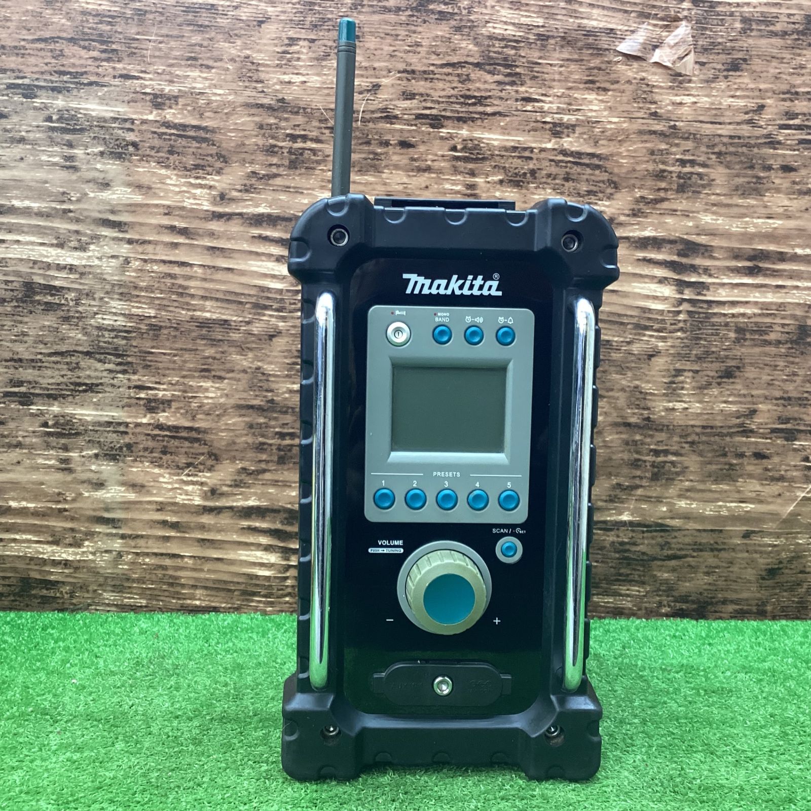 マキタ ラジオ makita MR100 電源とラジオのみ確認 MR100 マキタ 充電